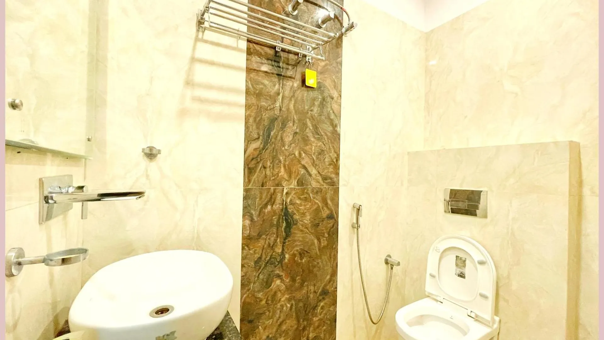 Vns - Hotel Ndp ! Palace - Warm Hospitality & Comfortable Room In Varanasi - Near Kashi Vishwanath Temple - Best Hotel In Váránasí Indie
