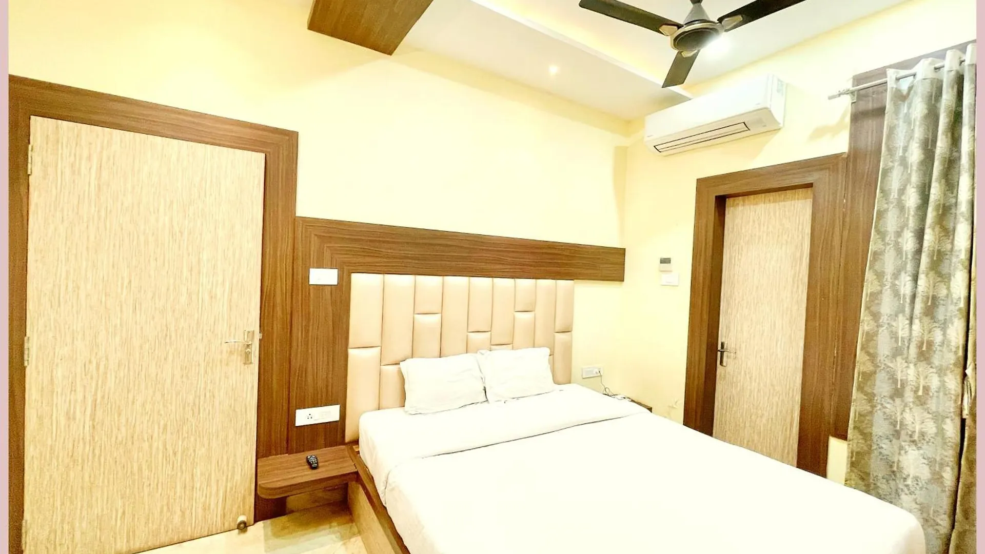 Vns - Hotel Ndp ! Palace - Warm Hospitality & Comfortable Room In Varanasi - Near Kashi Vishwanath Temple - Best Hotel In Váránasí Indie