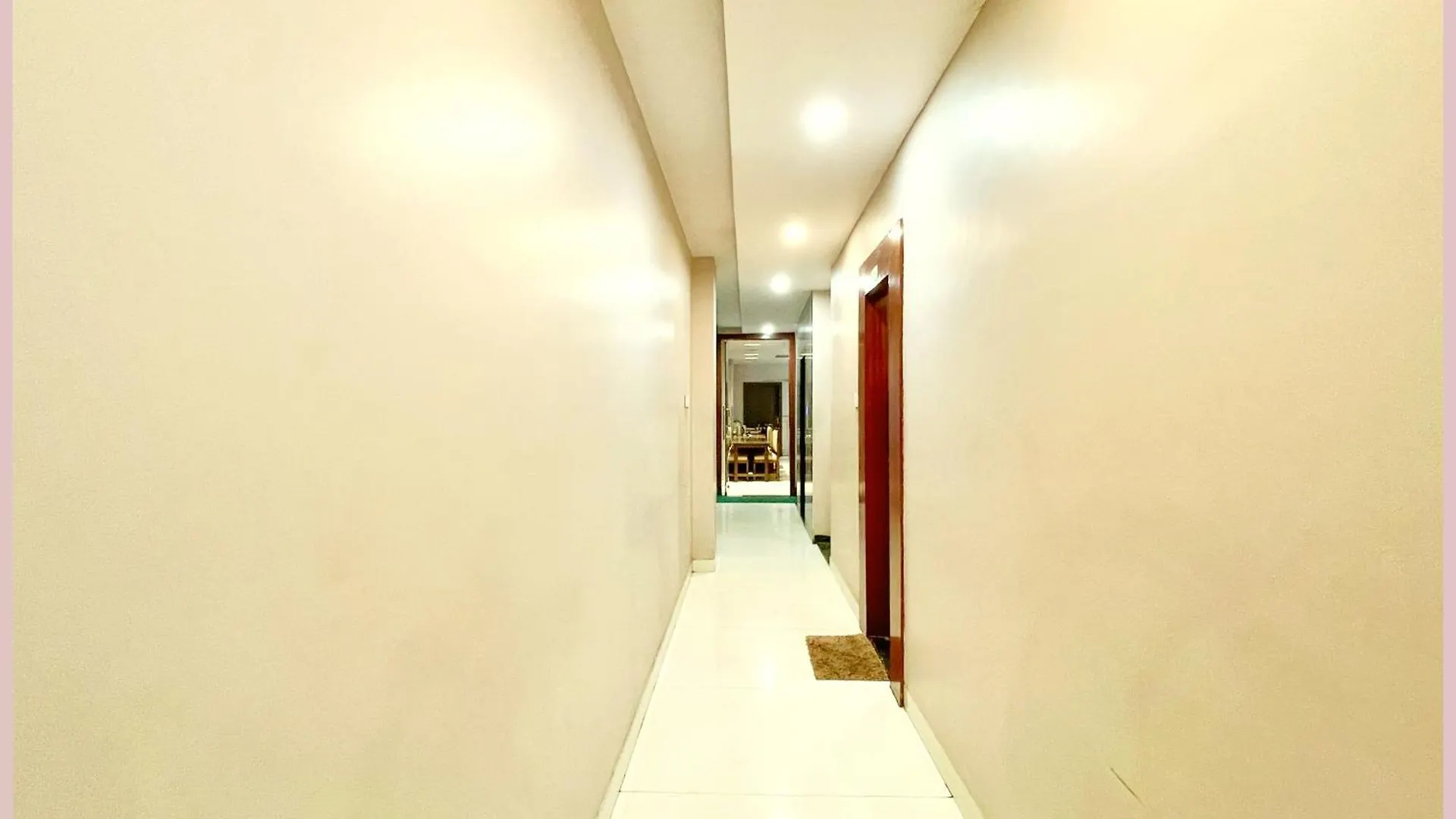Vns - Hotel Ndp ! Palace - Warm Hospitality & Comfortable Room In Varanasi - Near Kashi Vishwanath Temple - Best Hotel In Váránasí 4*,  Indie