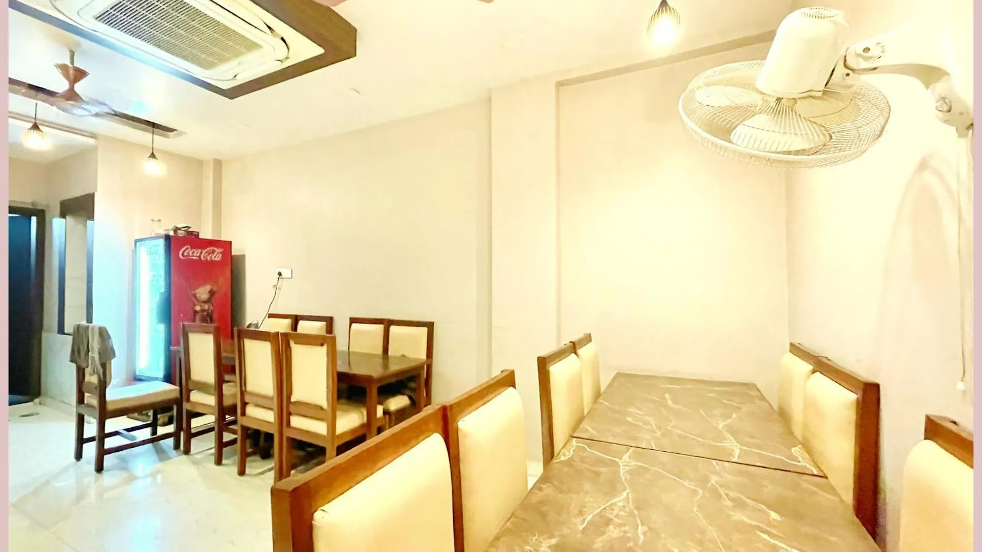 Vns - Hotel Ndp ! Palace - Warm Hospitality & Comfortable Room In Varanasi - Near Kashi Vishwanath Temple - Best Hotel In Váránasí