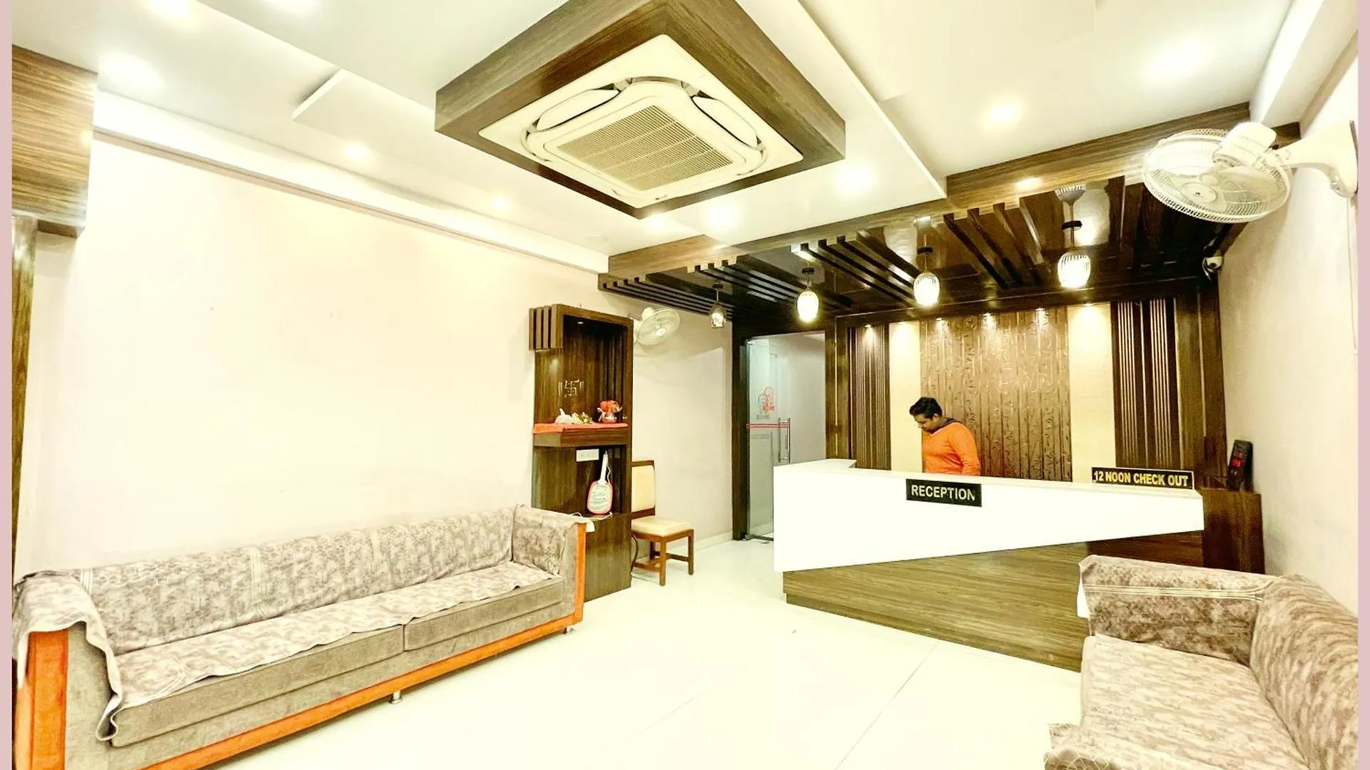 Vns - Hotel Ndp ! Palace - Warm Hospitality & Comfortable Room In Varanasi - Near Kashi Vishwanath Temple - Best Hotel In Váránasí