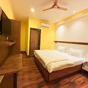 Shivam - Near Kashi Vishwanath Temple With Parking And Lift **** Varanasi
